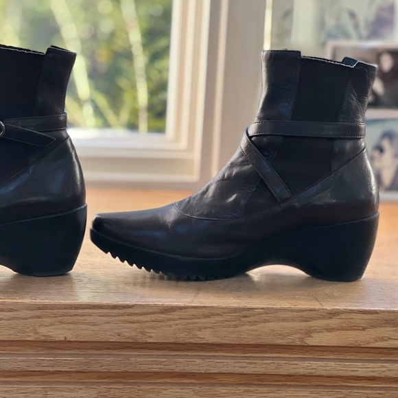 French leather boots bought in Paris from Louboutin factory, size 40. - Picture 8 of 10